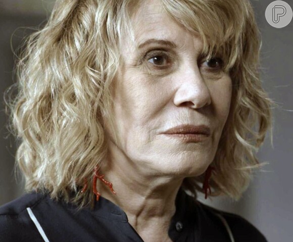 Nora (Renata Sorrah) é mãe de Kiki (Deborah Evelyn), na novela 'A Regra do Jogo'