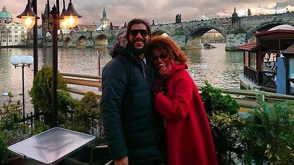 Sheron Menezzes curte férias na Europa com o noivo, Saulo Bernard: 'Que viagem!'