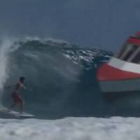 Gabriel Medina desvia de barco enquanto surfa onda gigante no Havaí. Veja vídeo!