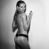 Heidi Klum chamou atenção nas redes sociais ao aparecer de topless em foto no Instagram. 'Muito sexy', elogiou internauta