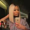 A cantora Nicki Minaj mudou o corte e o tom dos fios