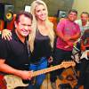 Ximbinha e Thábata Mendes vão fazer primeiro show oficial da nova formação da XCalypso em 3 de janeiro de 2016, na cidade de Ananindeua, no Pará, diz a coluna 'Retratos da Vida', do jornal 'Extra', nesta quinta-feira, 26 de novembro de 2015