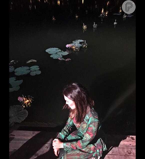 'Festival das Luzes em Chiang Mai, parte das comemorações do 2015 Yee Peng Festival', escreveu ela, na legenda da imagem divulgada no Instagram