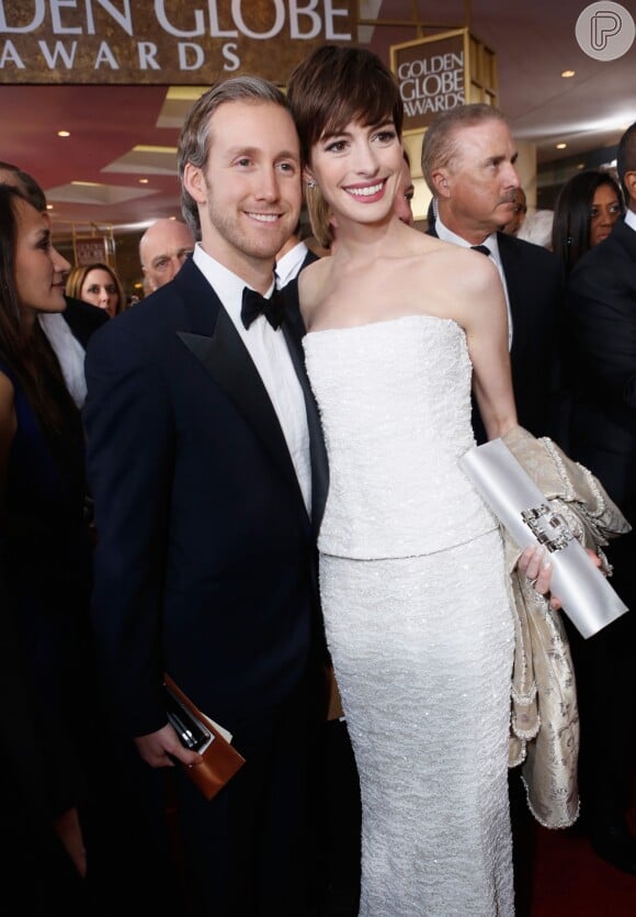 Anne Hathaway está casada com o marido, o ator Adam Shulman, desde 2012, após um relacionamento de cinco anos