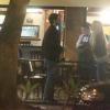 Bruno Garcia curte a noite com uma loira em bar do Leblon, RJ, em 16 de agosto de 2013