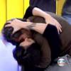Monica Iozzi ganhou um beijaço de Bruno Gagliasso ao receber o galã no estúdio do 'Vídeo Show'