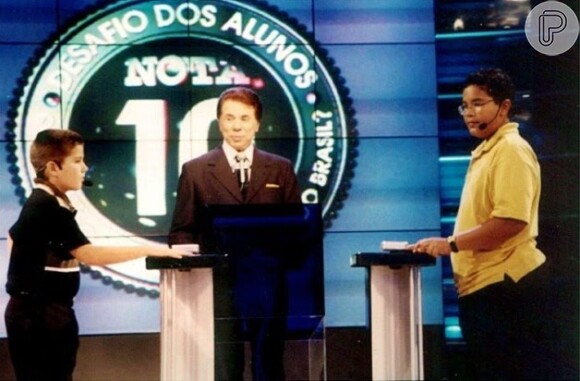 Silvio Santos promoveu disputa de estudantes no 'Desafio dos Alunos Nota 10' (2001)