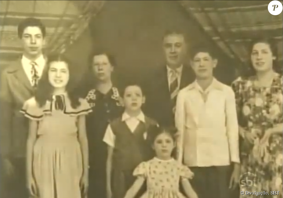 Silvio Santos ao lado da família. Dono do SBT é filho do ...