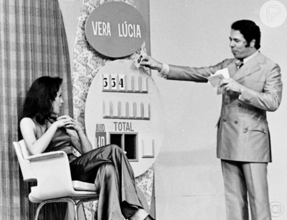 Silvio Santos já comandava programas de prêmios quando era contratado da TV Globo