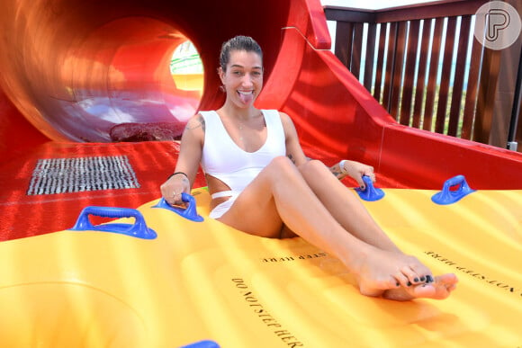 Gabriela Pugliesi brincou em inauguração de toboágua em parque aquático do Ceará, nesta quarta-feira, 2 de dezembro de 2015