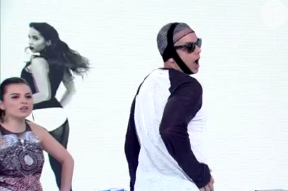 Otaviano Costa dançou "Bang" no "Vídeo Show" e Monica Iozzi se divertiu com o colega de trabalho