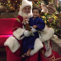 Luana Piovani fotografa filho mais velho com o Papai Noel e fã elogia: 'Anjo'