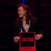Harry Styles levou a pior na brincadeira do programa 'Late Late With James Corden' e precisou fazer uma tatuagem ao vivo