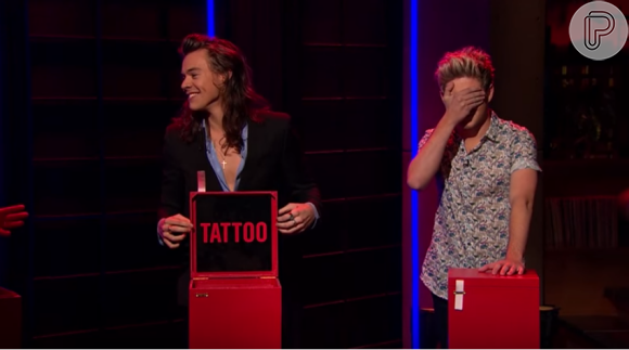 Harry Styles levou a pior na brincadeira do programa 'Late Late With James Corden' e precisou fazer uma tatuagem ao vivo