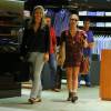 Giovanna Antonelli passeia no shopping com amiga, no Rio