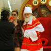 Giovanna Antonelli tira foto com Papai Noel em shopping no Rio