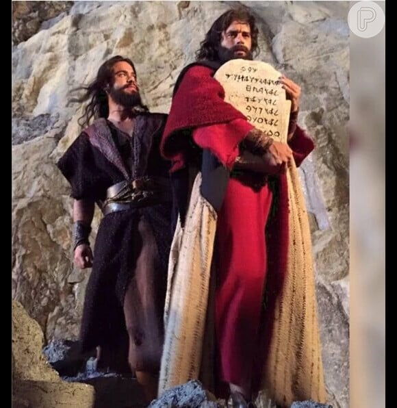 Na versão para o cinema de 'Os Dez Mandamentos', será exibida a cena inédita quando Moisés (Guilherme Winter) entrega para o povo hebreu as leis de Deus