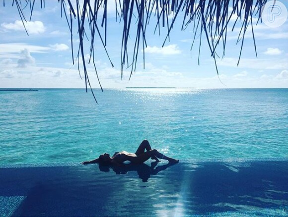 Mariana Rios usou a sua conta no Instagram, nesta quarta-feira (9), para mostrar uma foto onde ela exibe as silhuetas e as curvas perfeitas em uma foto nas Ilhas Maldivas