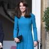 Kate Middleton visitou instituição com look de quase R$ 8 mil. Só o vestido, da estilista Emilia Wickstead, é encotrado por cerca de R$ 5,7 mil
