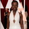 O vestido Calvin Klein da atriz Lupita Nyong'o, que tem 6 mil pérolas brancas bordadas e foi usada por ela no Oscar, é avaliado em mais de R$ 300 mil