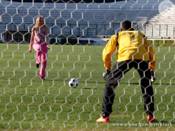 Angélica bate pênalti no campo do Vasco da Gama