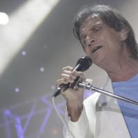 Roberto Carlos surpreende ao cantar música remixada em show no Maracanãzinho