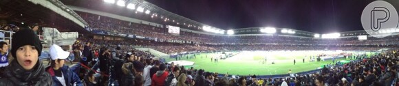 Fábio Assunção postou uma foto do filho João no Nissan Stadium, em Yokohama, no Japão, em 16 de dezembro de 2012