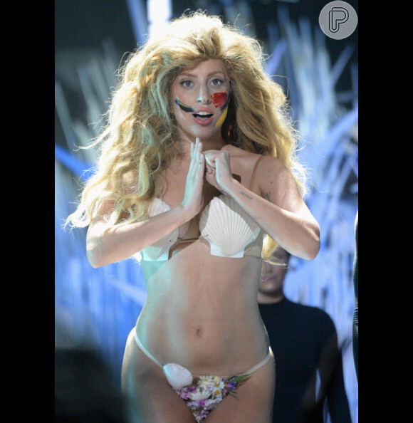 Lady Gaga apresentou novas músicas do álbum 'ARTPOP', no VMA