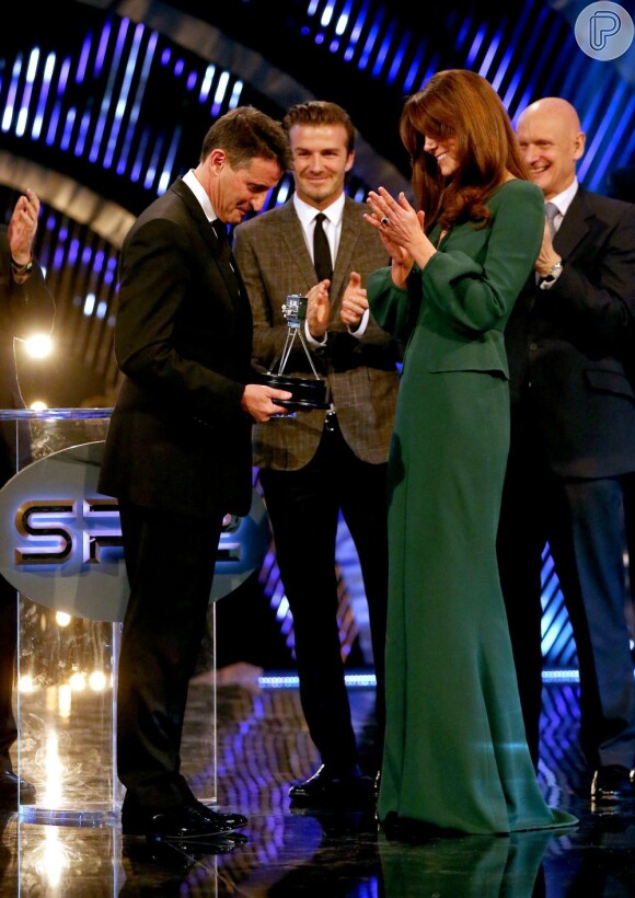 kate Middleton e David Beckham entregam premiações no evento Personalidade do Ano no Esporte, do canal inglês BBC