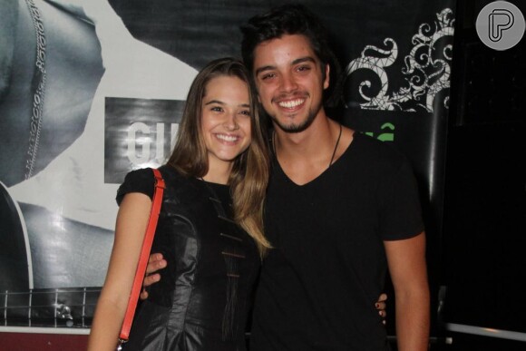 Após viver o par romântico em 'Malhação', Rodrigo Simas e Juliana Paiva negam que estejam namorando