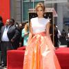 Jennifer Lopez publica: 'IDOL 2014... evjo vocês em breve'