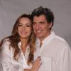 Paulo Betti e Regiane Alves foram fotografados na coletiva de imprensa da novela 'A Vida da Gente', na qual viveram par romântico