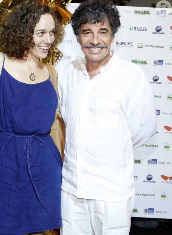 Paulo Betti e a artista plástica Mana Bernardes, que namoram desde o ano passado, foram morar juntos nesse ano