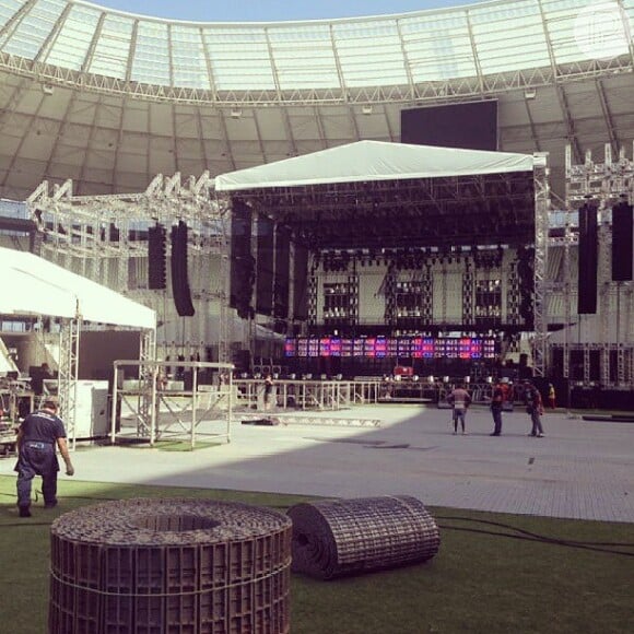 A equipe de Beyoncé se prepara para o show em Fortaleza, na Arena Castelão, em 8 de setembro de 2013