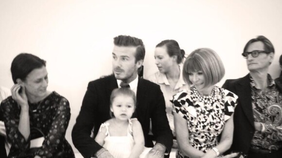 Harper, filha de Victoria e David Beckham, encanta Anna Wintour em desfile