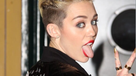Miley Cyrus é elogiada por Courtney Love: 'Punk de um jeito estranhamente sexy'
