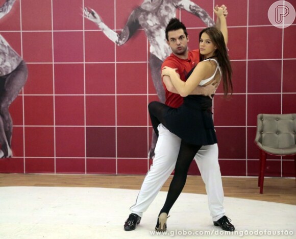 Bruna Marquezine compete com Carol Castro e Tiago Abravanel na grande final da 'Dança dos Famosos'