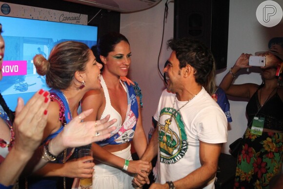 Zezé Di Camargo e Graciele Lacerda dançaram, cantaram e ficaram juntos durante a folia