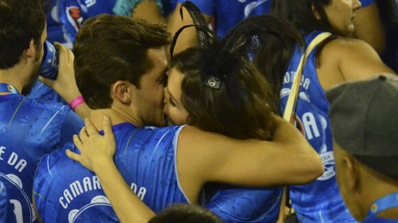 Monica Iozzi e Klebber Toledo deixam a Sapucaí juntos após se beijarem