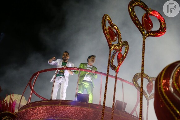 Carnaval 2016: Zezé Di Camargo e Luciano desfilaram juntos em um carro alegórico de destaque da Imperatriz Leopoldinense, no Rio