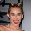 Miley Cyrus e Kanye West grava remix da canção de 'Black Skinhead', faixa integrante do último lançamento