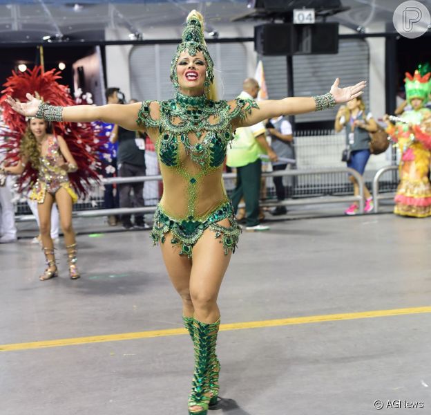 Viviane Araujo Rainha De Bateria No Carnaval De Sp Volta A Elite Em 2017 Purepeople