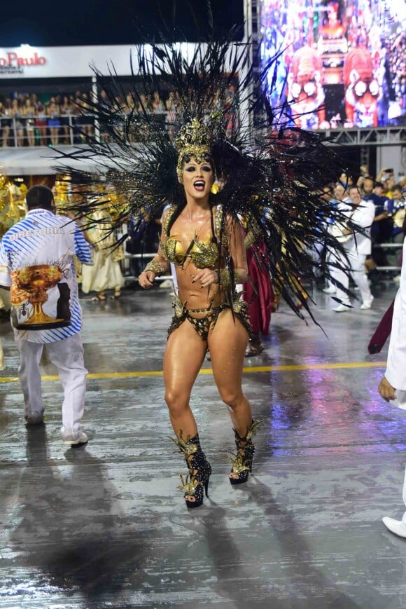 Madrinha de bateria da escola de samba vencedora do Carnaval de São Paulo, Lívia Andrade comemorou a vitória, nesta terça-feira, 9 de fevereiro de 2016