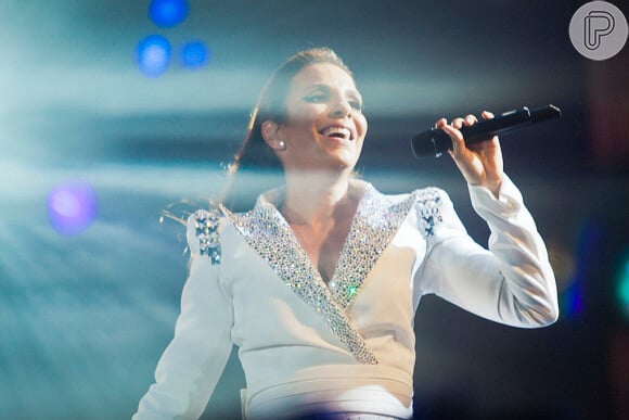 Ivete Sangalo usou um look branco e brilhante no Rock In Rio 2011, no Rio de Janeiro, a sua primeira participação na edição nacional do Festival