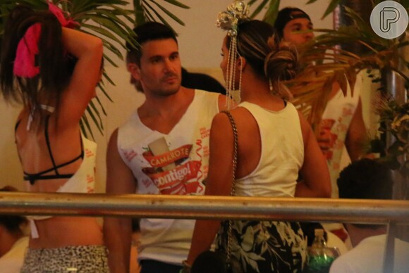 Thaíssa Carvalho e o novo namorado, Munir Khayat, circularam juntos no Carnaval de Salvador e do Rio