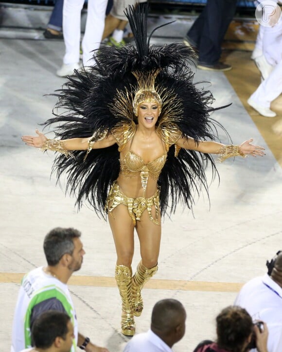 Claudia Leitte usou neste Carnaval uma fantasia banhada a ouro e de R$ 100 mil