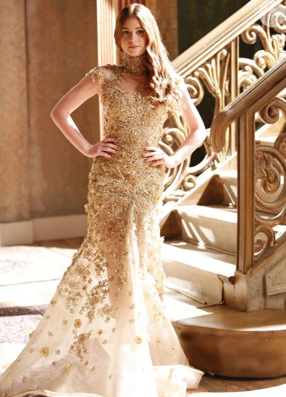 O vestido dourado de Eliza também foi destaque 'Totalmente Demais'