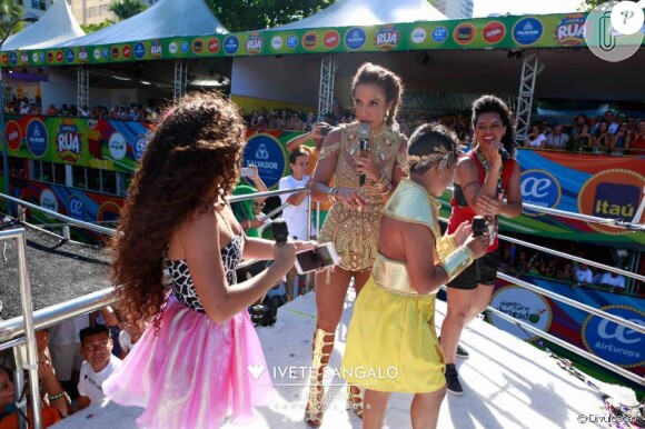 Ivete Sangalo cantou com crianças do 'The Voice Kids' no Carnaval de Salvador este ano