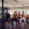 Juliana Paes participa de aula de dança em academia no Rio