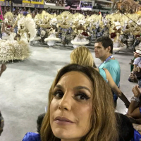 Ivete Sangalo prestigia desfile da Mangueira na Sapucaí: 'Dá vontade de chorar!'